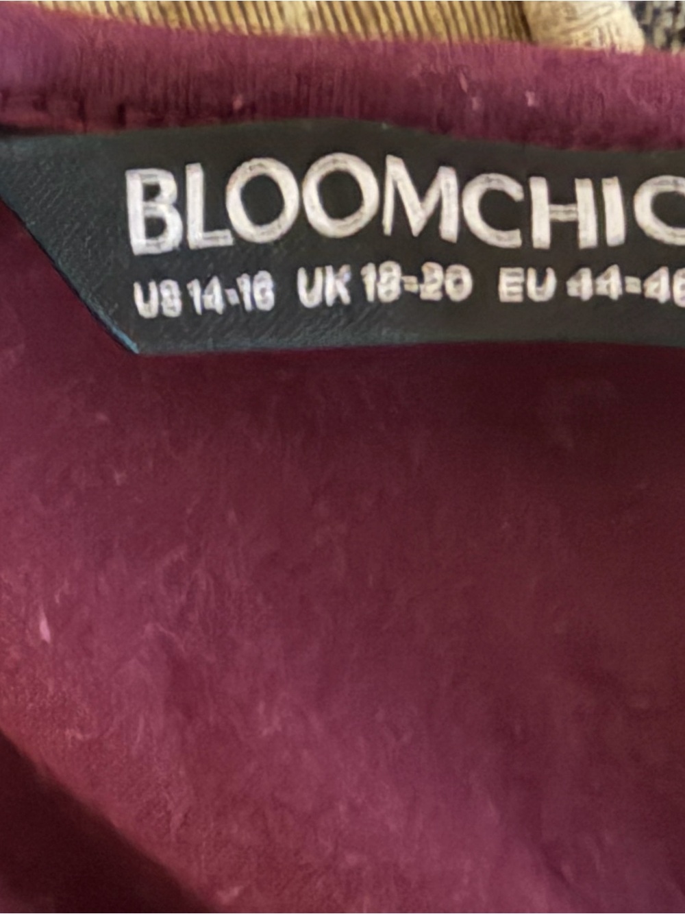BLOOMCHIC Burgundy V-Neck Gold Buckle Midi Dress 14-16 - Picture 3 of 6